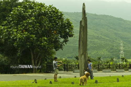 Saoba Stone Pillars Megalithic complex (巨石文化) such as Stonehenge in England or stone status in Easte