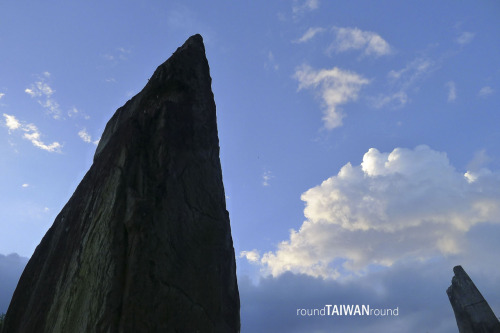 Saoba Stone Pillars Megalithic complex (巨石文化) such as Stonehenge in England or stone status in Easte