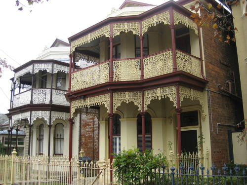 Victorian terrace houses in Flemington, Melbourne, Australia (by raaen99).