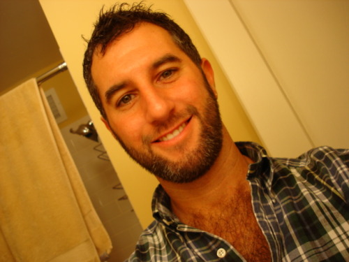 hairymenrgr8:  Cute… Nice smile and sexy fur 