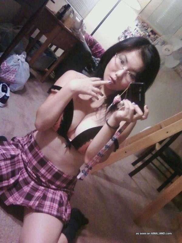 hothotasians:  Cute Asian amateur.