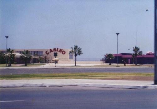 darksidekore:   Playa Cavancha, Iquique (1990)  :o