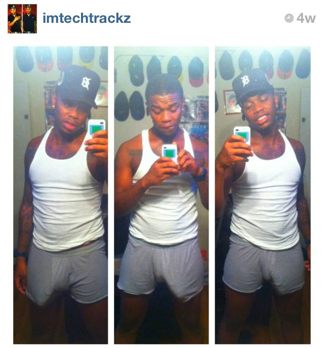 hotguysndhugedicks:  omg Mmm!!! 