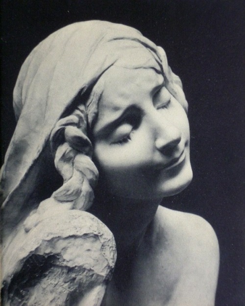 f-l-e-u-r-d-e-l-y-s:marble, sculpture, Victor Rousseau
