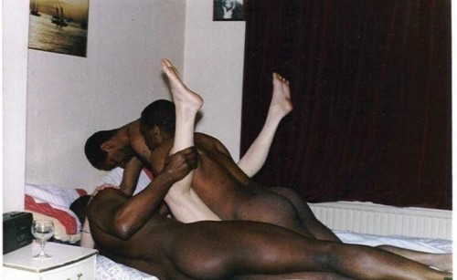 toxicpissboi:  bigblackbig84:    White boi is getting it good!