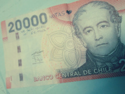 mami-estoy-en-tumbler:  forever-nigga:   yvoquemirai: yo también rallo mi plata :) NICAGANDO RAYO UN BILLETE DE 20 LUCAS!  NUNCA HE TENIDO UN BILLETE DE 20 LUCAS EN MIS MANOS!  Uno que no tiene ni billetes :c monedas de โ culias que no se pueden rayar