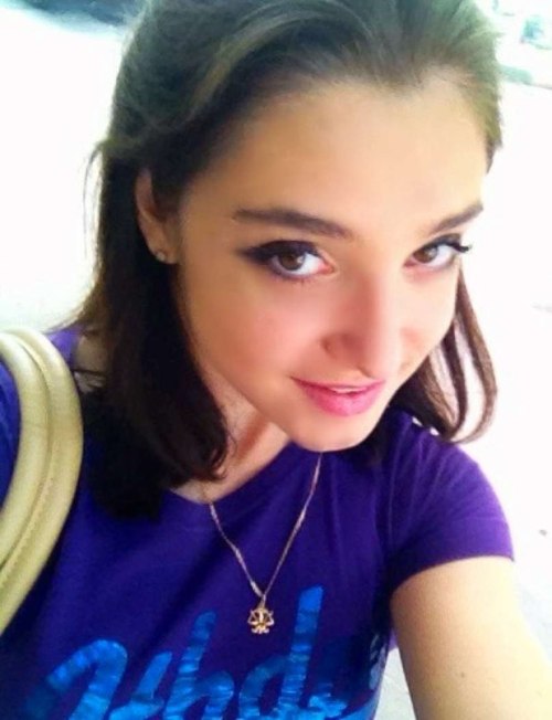 La noche es muy corta como para no robarte un beso.♥
