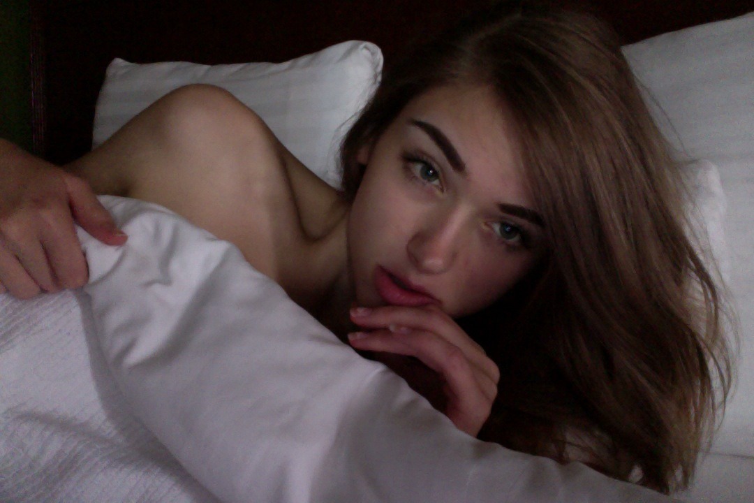 sexponents:  karagi:  hot ell  you are gorgeous