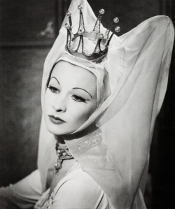 Vivienandrita:  Vivien Leigh As The Lady Anne In Shakespeare’s Richard Iii, 1948. 