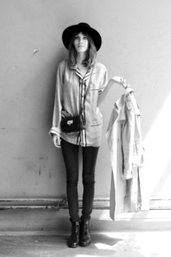 neon-children:  colourless-snaps:  Alexa Chung  ~~soft grunge~~ 