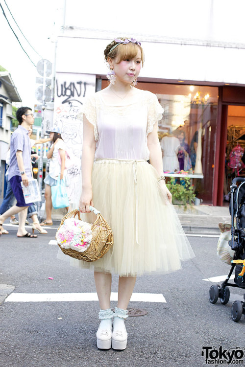 Designer Etsuna Otsuka on the street in Harajuku w/ Bilitis skirt &amp; I AM I cat-face platforms.