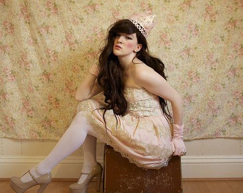 (via Charlotte Clothier: PROM QUEEN BY NIGHT)