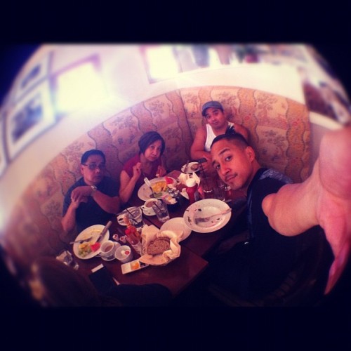 TheEVARISTO clan. Got to see mom n pops for breakfast in silverlake:) #fam #dustys (Taken with Insta