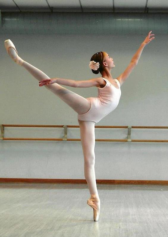 leotardsandbunheads:  Anna Mcevoy-Melo 