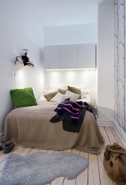 myidealhome:  small and pretty (via Bedroom