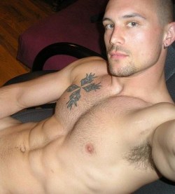 sausagemassage:  Inked muscle dude with a