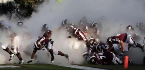 cbssports:  When you fall down while running onto your home field for the first game, it can’t be a good sign for the season… Other lowlights from Week 1 of college football   That looks bad.