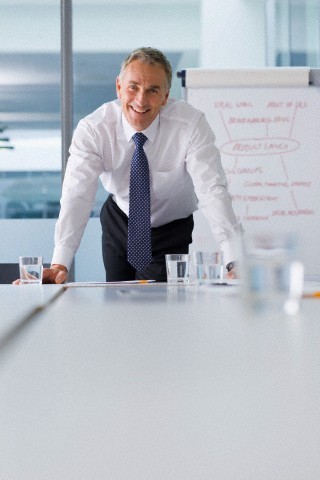 daddydepot:  silverfoxmen:  Corporate Hottie taking a swim break…  Unff…touch