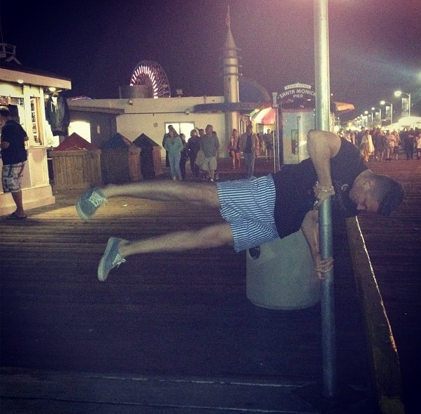 jackwhiteinthecoldnight:  &ldquo;apparently I can do this&rdquo; -Matt Helders