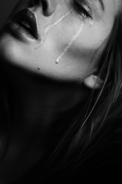 naughty-asylum:  Death of a soul…. I’m laying in bed right now, trying my damndest to breathe and talk myself out of this panic. Panic that I’ll never hear your voice again. Panic that this is the end. Panic that my Master is gone. This is ridiculous.