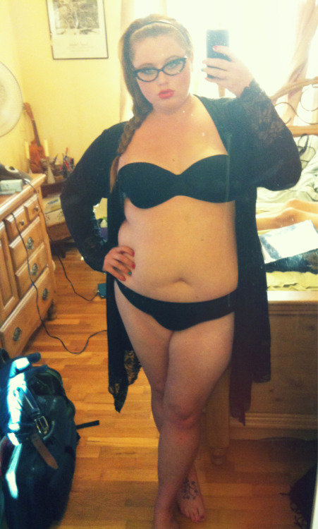 curvesandkink:  bigfatcherrybomb:  Attention adult photos