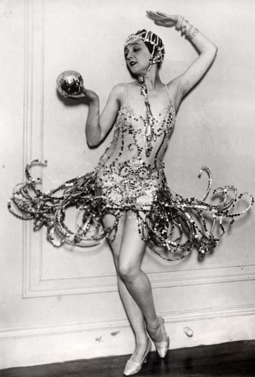 vintagegal:Dancer Maria Ley in Vienna, Austria, 1926