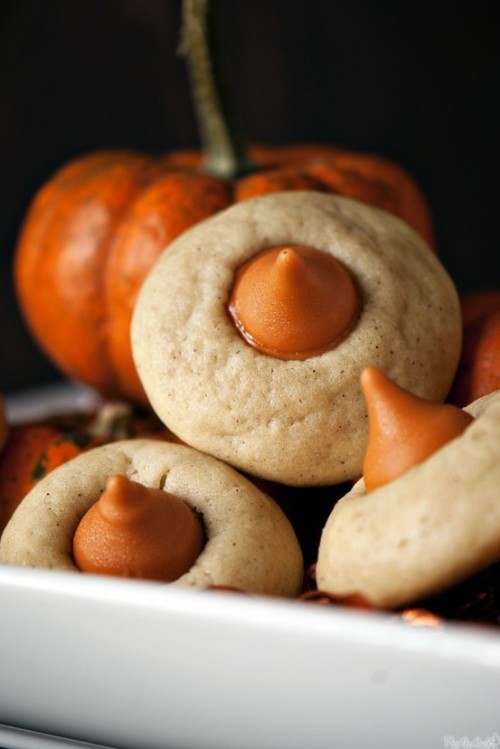 saferwithme:  missl0nelyhearts:  subpoenagirl:  oooeygooeygoodness:  Chai Pumpkin Thumbprint Cookies Ingredients:½ cup (1 stick) unsalted butter, at room temperature½ cup sugar¼ cup chai concentrate1 large egg1 tsp vanilla extract1