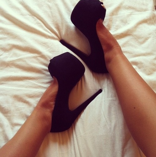 CLASSIC black heels!