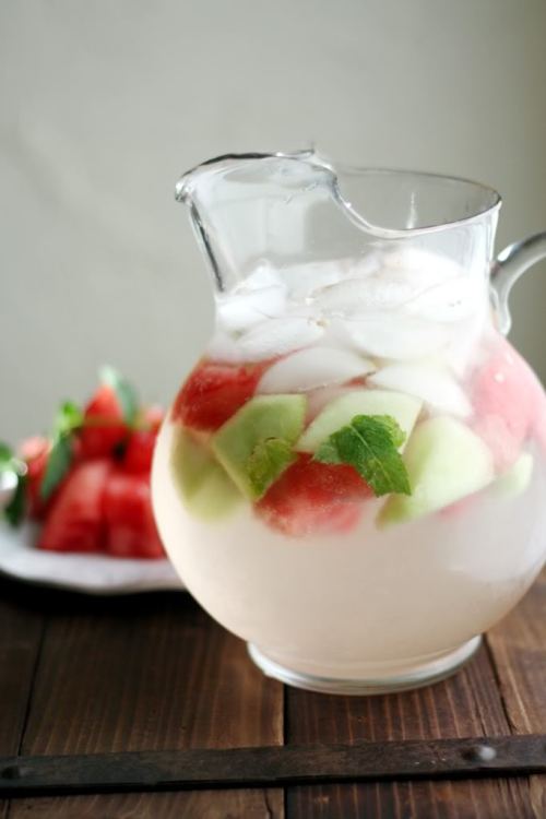 White Sangria Ingredients: 1 ½ cups diced watermelon 1 ½ cups diced cantaloupe 1 ½ cups diced honeyd