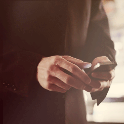 darrentweededafan:  “I prefer to text.” And the one time Sherlock preferred to