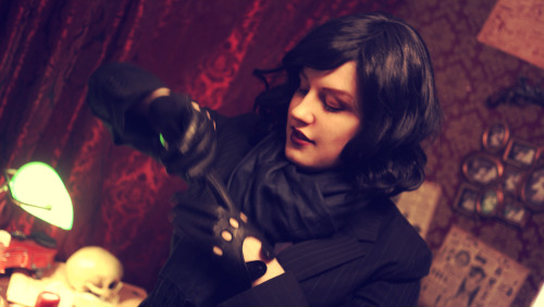 cosplayblog:  Gender Switch Week (Themed Week Submission):  Female version of Sherlock Holmes from Sherlock (TV Series)  Cosplayer & Submitter: glasmond [Tumblr | deviantART]   