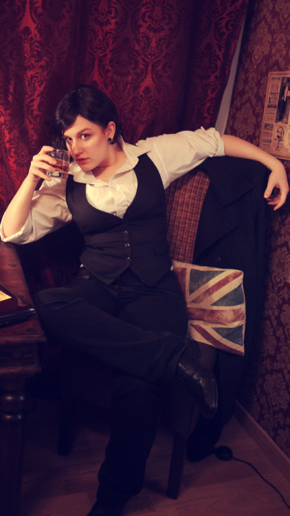 cosplayblog:  Gender Switch Week (Themed Week Submission):  Female version of Sherlock Holmes from Sherlock (TV Series)  Cosplayer & Submitter: glasmond [Tumblr | deviantART]   