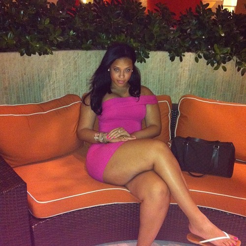 thingspoppylike:  curvesincolor:  I KNOW I LOVE HER!  me too…dayum