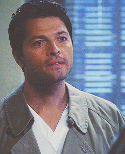 boazpriestly:bexism:7/10 rarely-giffed destiel scenes #DEAN WHY MUST YOU LOOK LIKE YOU FINALLY FOUND WHAT’S BEEN MISSING 
