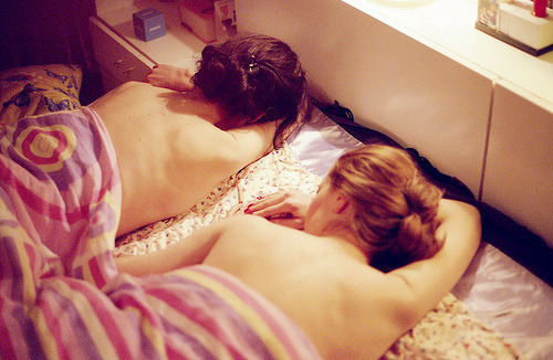 missfaery:  chaotic1031:  Sleepy little girls  Daddy wore his babies out.