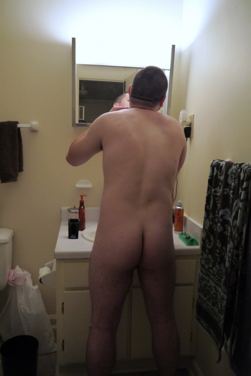 Porn Pics nickthegeekbear:  New apartment nudity! Thought