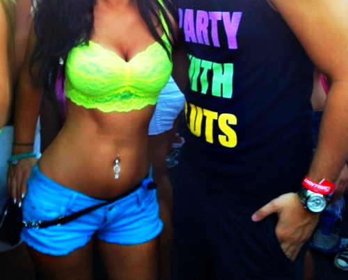 party-even-harder:   GIRLS & PARTY  check out my instagram! :)