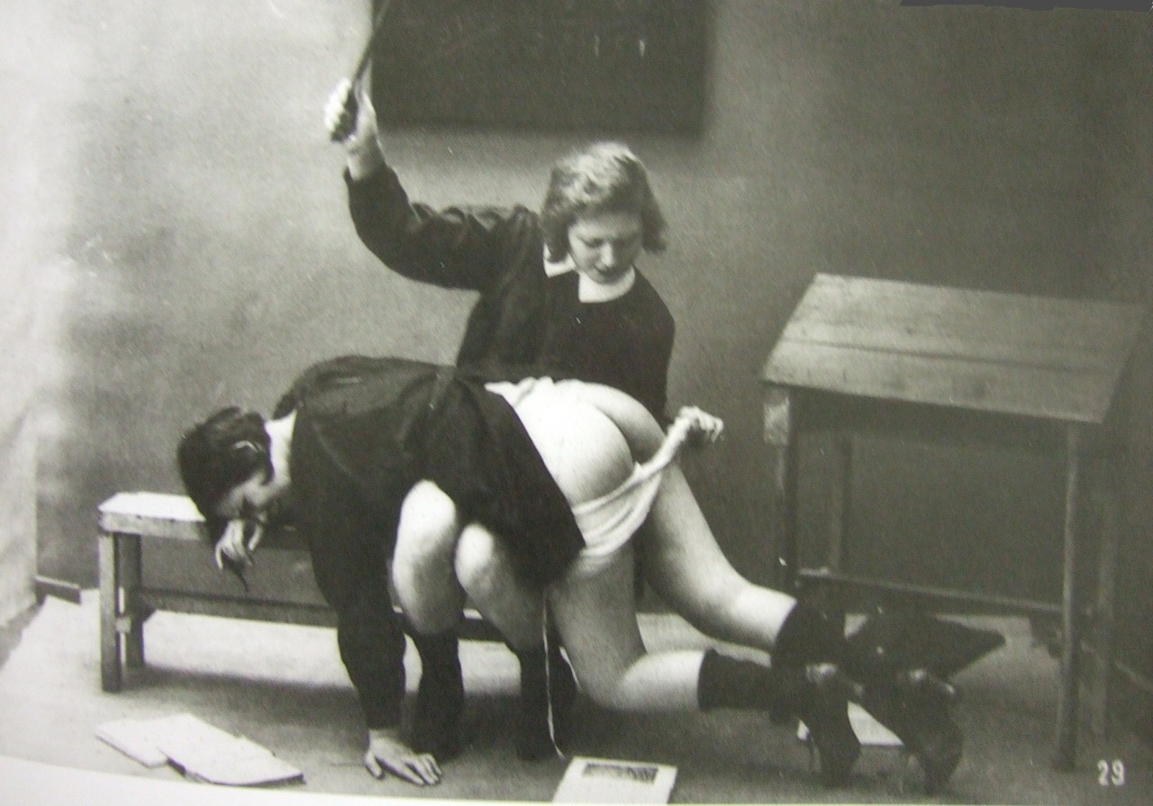 hsspanking:
“vintage schoolgirl spanking scene
”