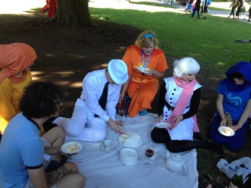 mayrlynray:reaill:indeliblewings:sxae:paintedspats:SO AT KUMORICON THERE WAS THE CUTEST COSPLAY. Thi