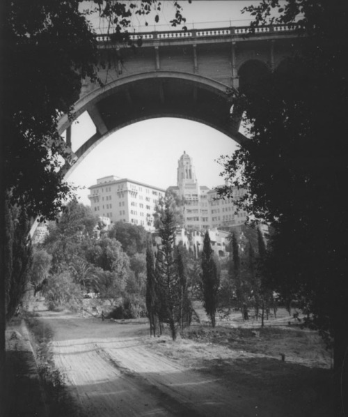 The Vista del Arroyo Hotel as viewed from beneath the Colorado Street Bridge, 1937.
