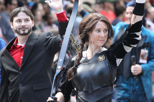 ladyscostumes:Mockingjay Katniss | DragonCon 2012I’ll have nicer ones up later when I get the pics, 