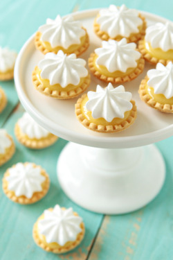 peachy-blisss:  Mini Lemon Meringue Pies