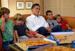 peetamakesmegrin:  At least Romney is feeding