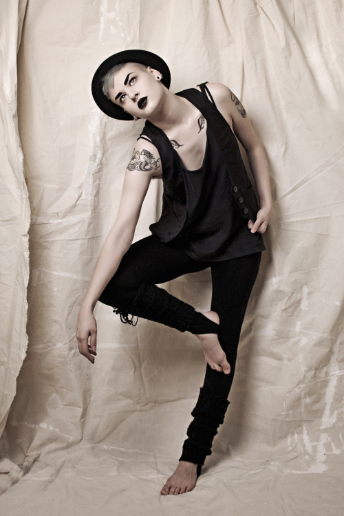 teresateresa: black on black; on black.