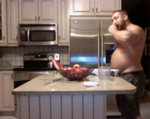 bellyhunks2:  Linebacker’s got a strict 10,000 calorie diet before the big game 
