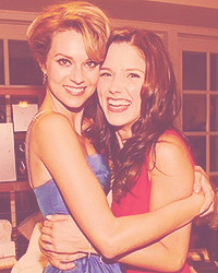 dailysophiabush:Sophia Bush and Hilarie Burton