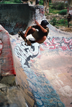 andrea-goes-meow-bitch:  skate/urban blog