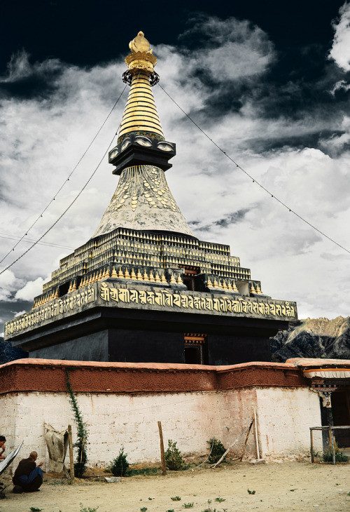 Black Nirvana Stupa, Samye Gompa (by lylevincent)