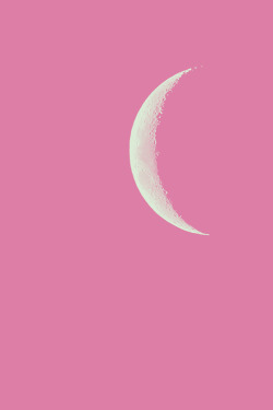 anotic:  Crescent / Edited. (original) 