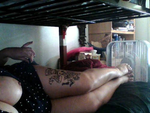 ohgoddammitrachelle: Someone left me alone with a permanent marker, so I made a Tumblr tattoo.